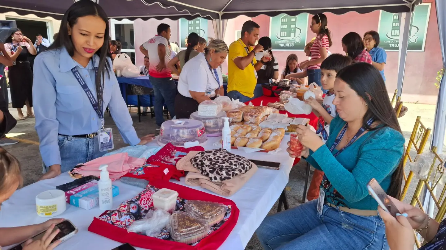 Con gran éxito se llevó a cabo la Feria de Emprendedores por el 78° aniversario de la CET
